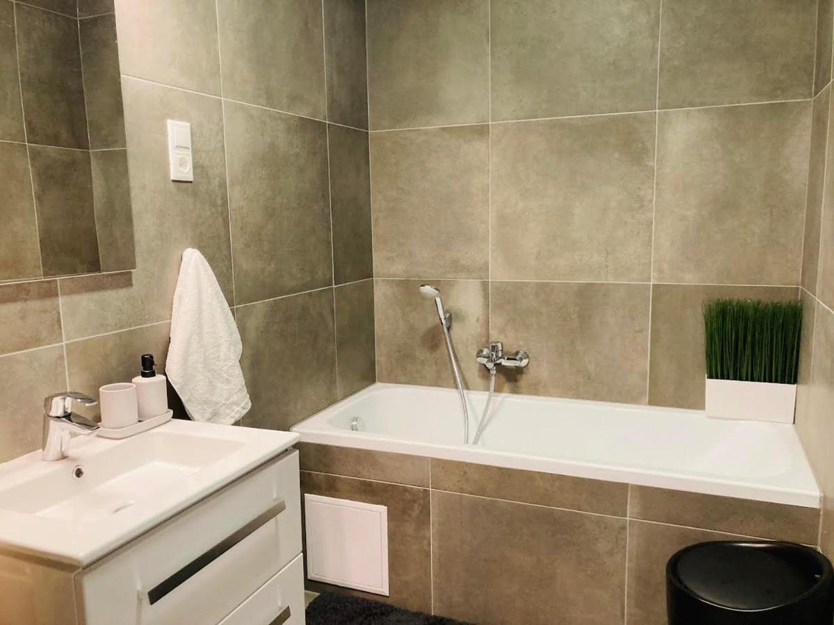 Ferienwohnung Zawia Apartman Balatonföldvár Exterior foto